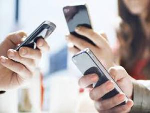 10 liradan satılan cep telefonları izdiham yarattı
