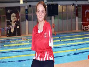 14 Yaşında Yüzmede Dünya Şampiyonu Oldu