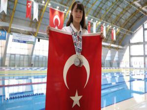  Ada Zehra Anlatıcı 4 dünya rekoru kırdı