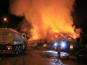 Adana'da fabrika yangını ikinci günün de