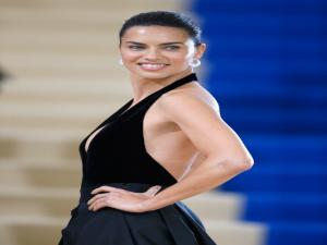 Adriana Lima oryantal dans öğrenecek