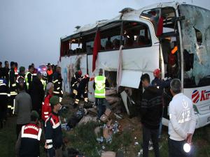 Aksaray'da yolcu otobüsü şarampole devrildi