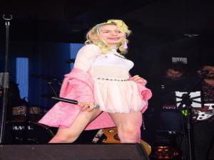 Aleyna Tilki Zonguldakta müzik ziyafeti çekti