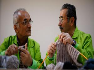 Alzheimer olmamak için kazak örüyorlar