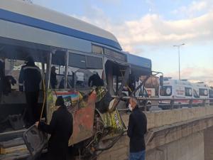 Ankara'da halk otobüsü kaza yaptı
