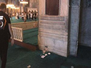 Ayasofya'da gizemli parşömenler bulundu