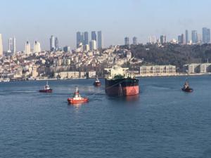 Boğaz'da arızalanan petrol tankeri kurtarıldı