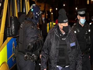 Boris Johnson polis operasyonuna katıldı