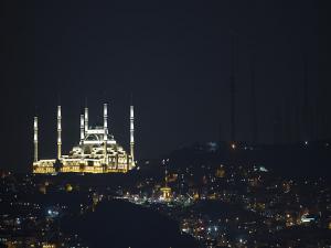 Çamlıca camii'nde ilk ezan okundu