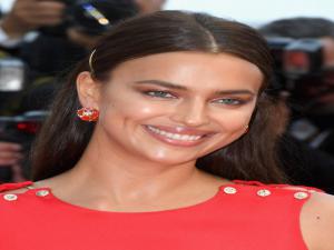  Cannes'de göz kamaştırdı