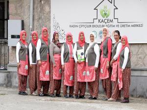 Çiftçi kadınlar organik ürünlerle işletmeci oldu