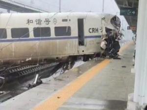 Çin'de hızlı tren raydan çıktı