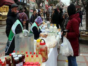 Edirne'de kadınlar ürettiklerini 'Mehmetçik için sattı