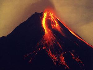 Endonezya'da Merapi Yanardağı Lav Püskürttü