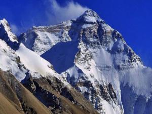 Everest Dağı'nın yüksekliğini yeniden ölçecekler