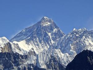 Everest'e Tırmanan 2 Dağcı Hayatını Kaybetti