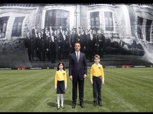 Fenerbahçe'den 23 Nisan için dev pankart