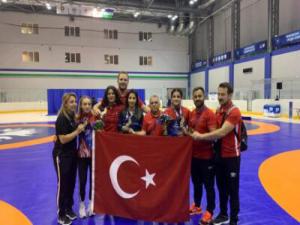 Genç Kadın Güreşçilerimiz 4 Bronz Madalya aldı