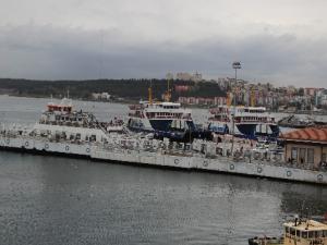 Gökçeada'da feribot seferlerine fırtına engeli