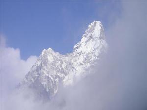 Himalayada 9 dağcı hayatını kaybetti