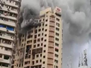 Hindistanın Mumbai kentinde gökdelen yangını