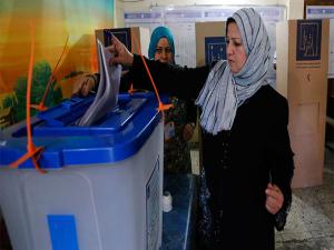 Irak'ta oy verme işlemi başladı