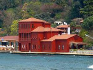 İstanbul Boğazında gemi yalıya çarptı