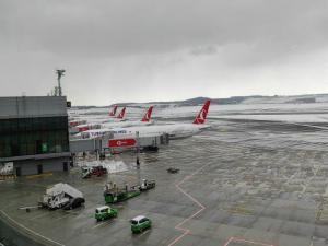 İstanbulda hava yolu ulaşımına kar engeli