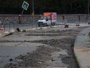 İstanbul'da Sahil yolu çöktü