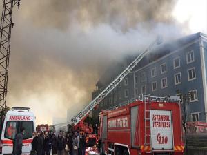 İstanbul Esenyurtta 3 fabrika yandı