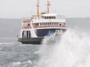 İstanbul ve İzmir'de vapur seferlerine fırtına engeli