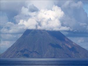 İtalya'da Stromboli Yanardağı faaliyete geçti