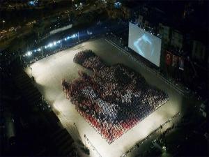 İzmir'de 6 Bin Kişi Zeybek Oynadı, Atatürk Figürü Oluşturdu