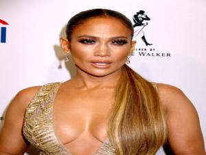 Jennifer Lopez geceye damga vurdu