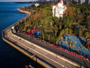 Kadıköyde Ataya saygı zinciri