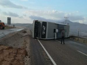 Kayseri'de yolcu otobüsü devrildi