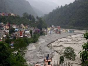 Nepal'de sel ve heyelan faciası
