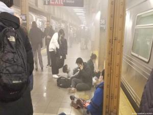 New York metrosunda silahlı saldırı