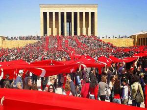On binler Anıtkabir ve Dolmabahçede