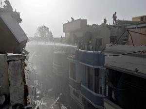Pakistanda uçak düştü