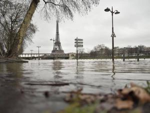 Parisi sel aldı, Seine nehri taştı