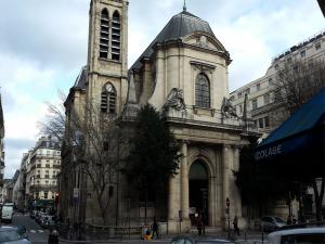 Paris'te 'gizli' Paskalya ayinine polis baskını