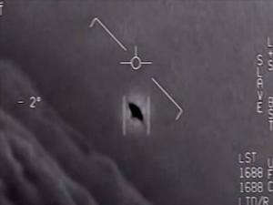Pentagon'dan resmi UFO görüntüleri