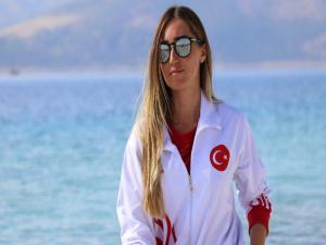 Şahika Ercümen tarihe geçti
