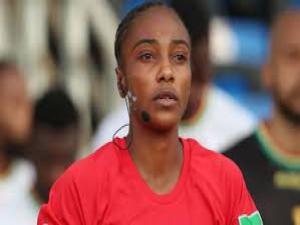 Salima Mukansanga futbol tarihine geçti