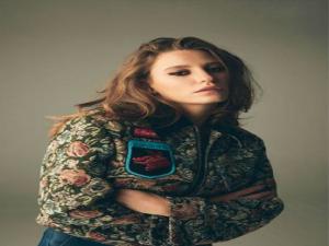 Serenay Sarıkaya'dan ''aerial'' dansı