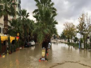 Silivri sahili sular altında kaldı