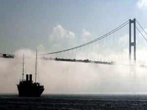 Sis İstanbul Boğazını ulaşıma kapattı