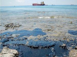 Suriye'deki petrol sızıntısı Hatay'a ulaştı