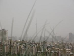 Tahran'da hava kirliliği eğitime ara verdirdi